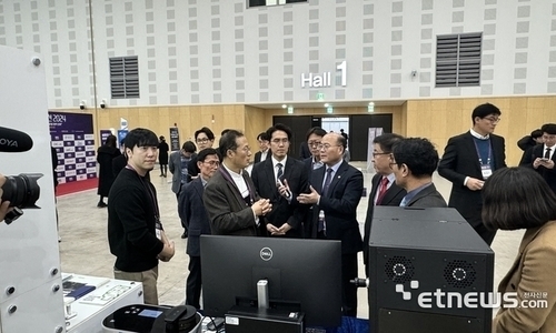 코셈, '국제연구산업컨벤션 2024 신기술설명회' 참가…신제품 대기압전자현미경 공개